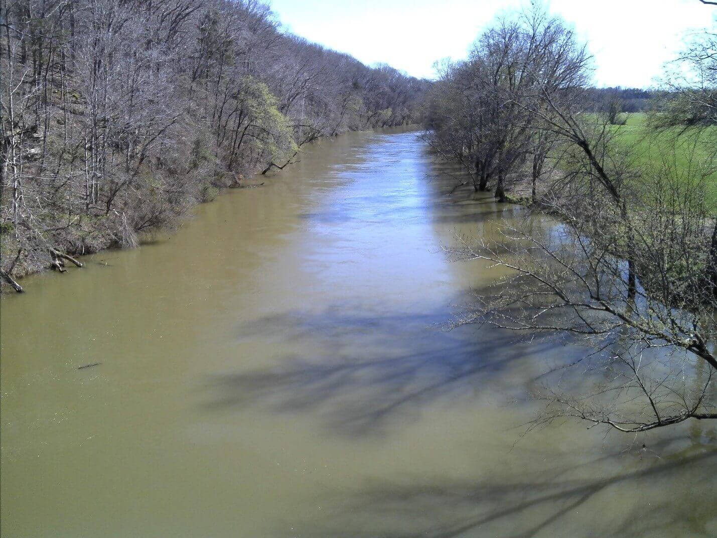 Monitoring rivers over a range of flows helps water managers better understand connections between dam releases and downstream conditions, knowledge which is useful when making operational decisions that affect human and ecological communities. Image shows Barren River roughly 22 miles downstream of the dam during outflows of approximately 4,600 cfs, March 2017.