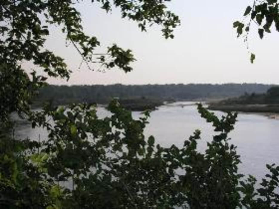 The Kansas River, known locally as Kaw River, begins at the confluence of the Republican and Smoky Hill Rivers near Junction City, Kansas, and flows 173 miles to Kansas City, where it joins the Missouri River at Kansas City, Kansas.