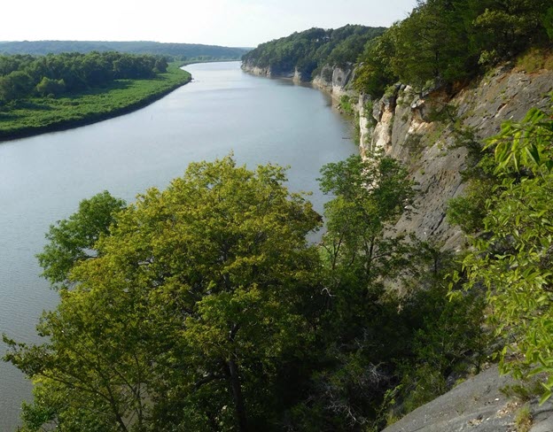 Image of the Osage River which starts in the plains of Kansas and winds its way east, through the foothills of the Ozark Mountains, before joining the Missouri River near Jefferson City